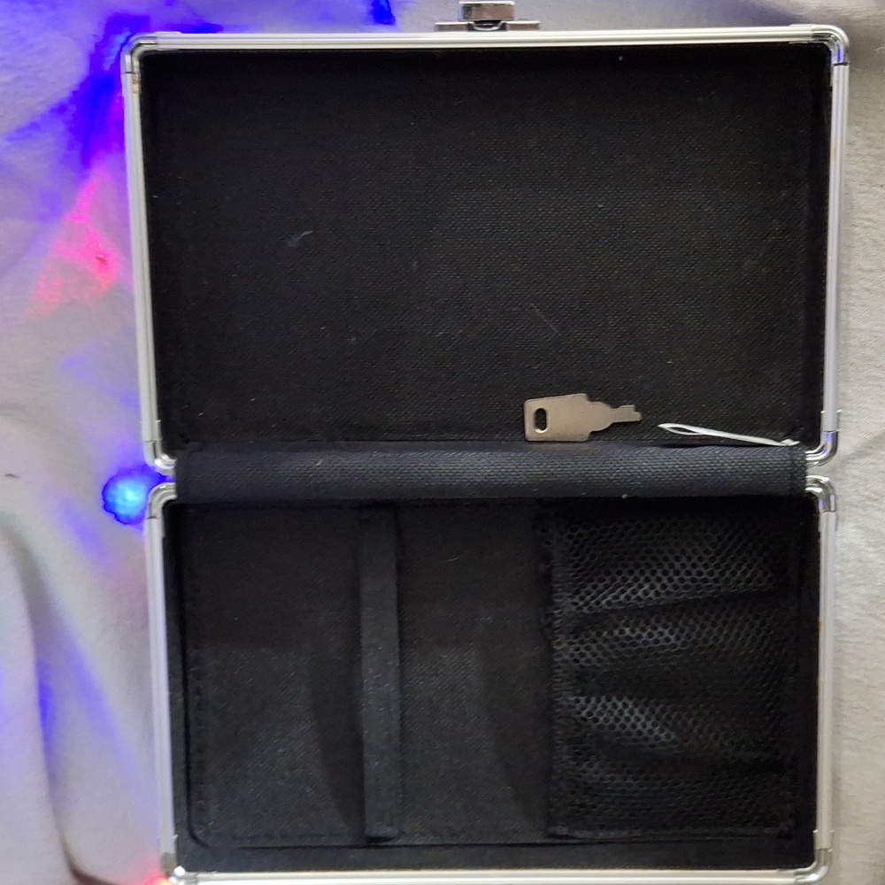 Vaults lock box - Picture 3 of 4